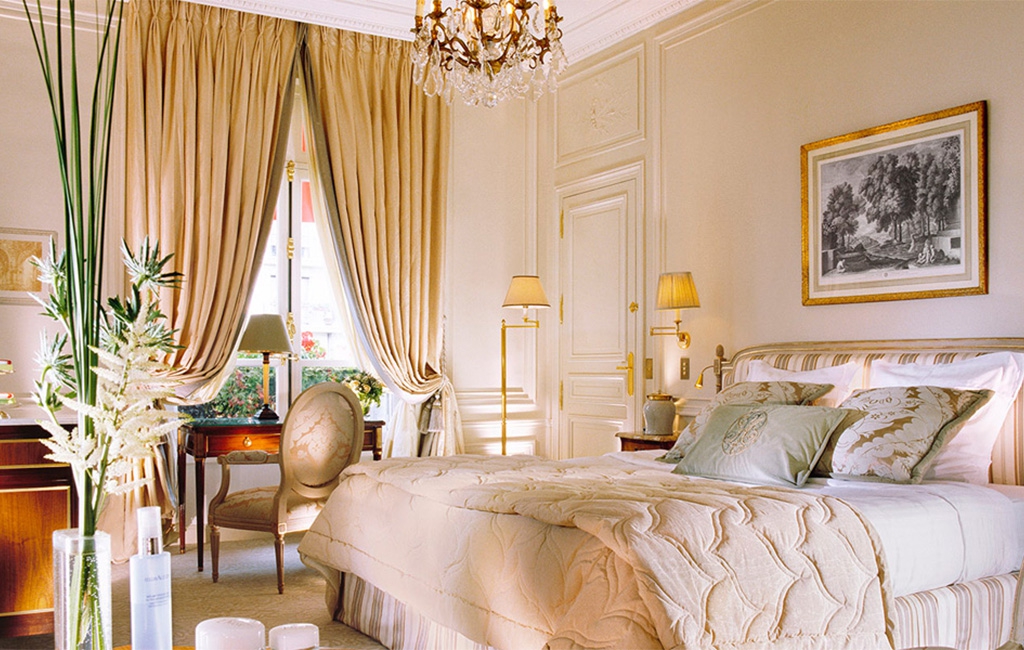 PLAZA  ATHENEE - Paris